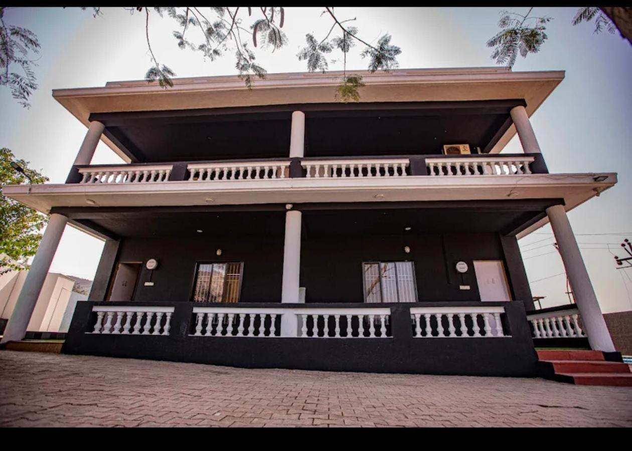 Empyrean Stay Ll 3Bhk Ll Black Horse Villa Ll Ac Ll Private Pool Ll Wifi II Lux Ll Lonavala Luaran gambar